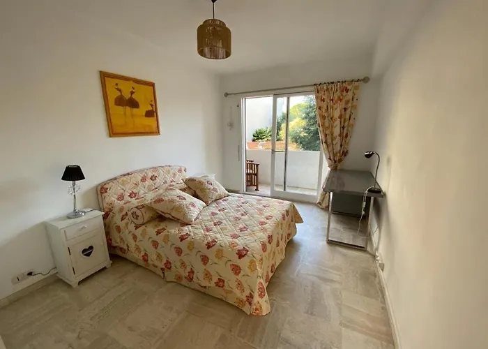 Les Pins Centre Proche 3 Pieces *